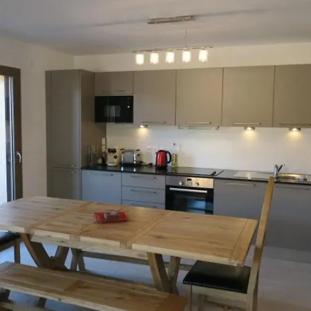 3 Pieces Avec Terrasse, Garage, Et Wifi - Fr-1-198-194 * Chatel